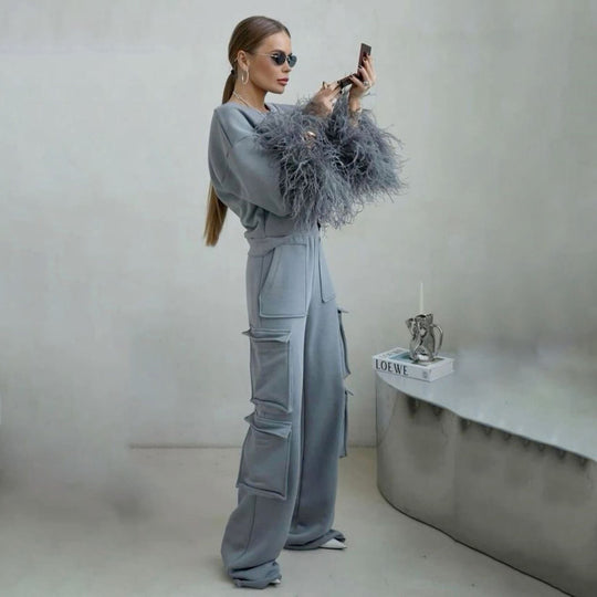 Damen modischer Lounge-Anzug mit auffälligen Federdetails Fudus