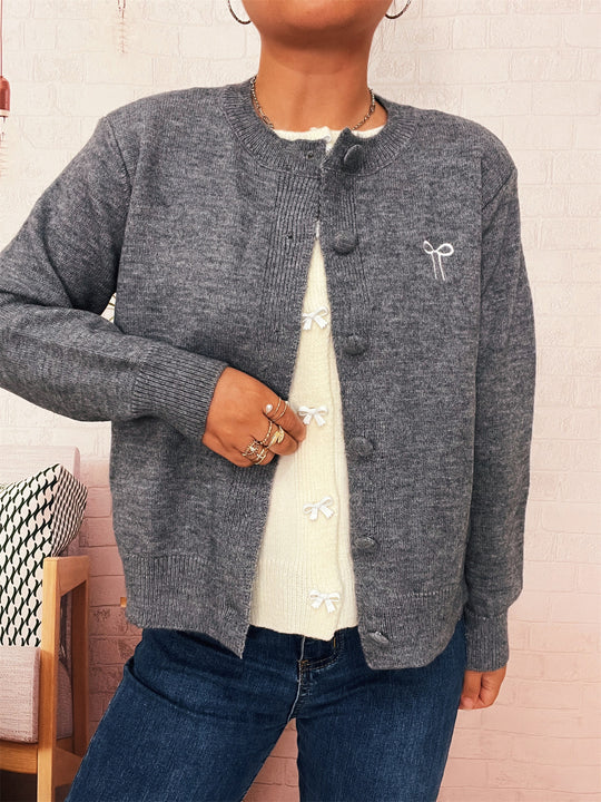 Damen Kuschelweich Strickjacke mit schönen Knöpfen und raffinierten Details Fudus