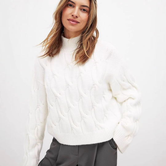 Damen Grobstrickpullover mit einem hohen Kragen und romantischem Zopfdesign Fudus