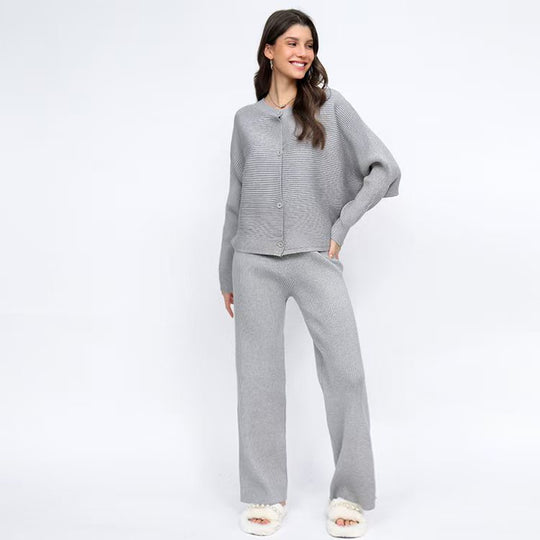 Damen hochwertiges Strick-Lounge-Set mit weiter Schnittführung und Knopfdetails Fudus