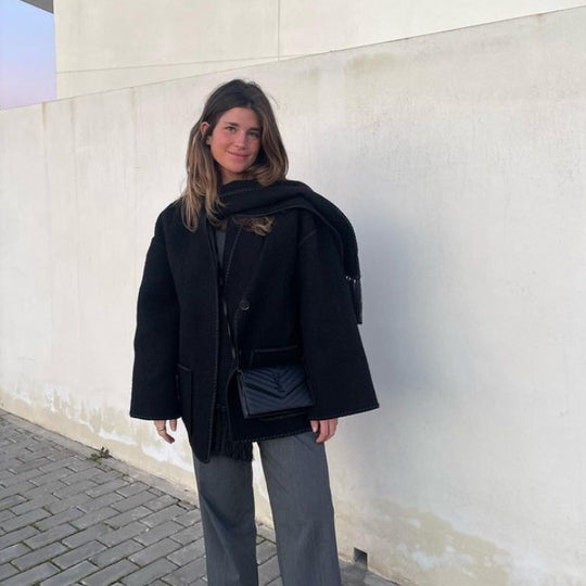 Damen Kuschelige Fleecejacke mit eleganten Fransen und Knopfdetail Fudus