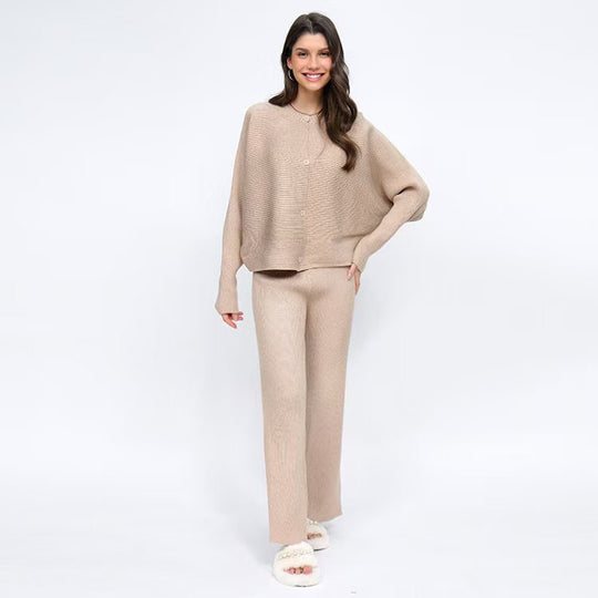 Damen hochwertiges Strick-Lounge-Set mit weiter Schnittführung und Knopfdetails Fudus