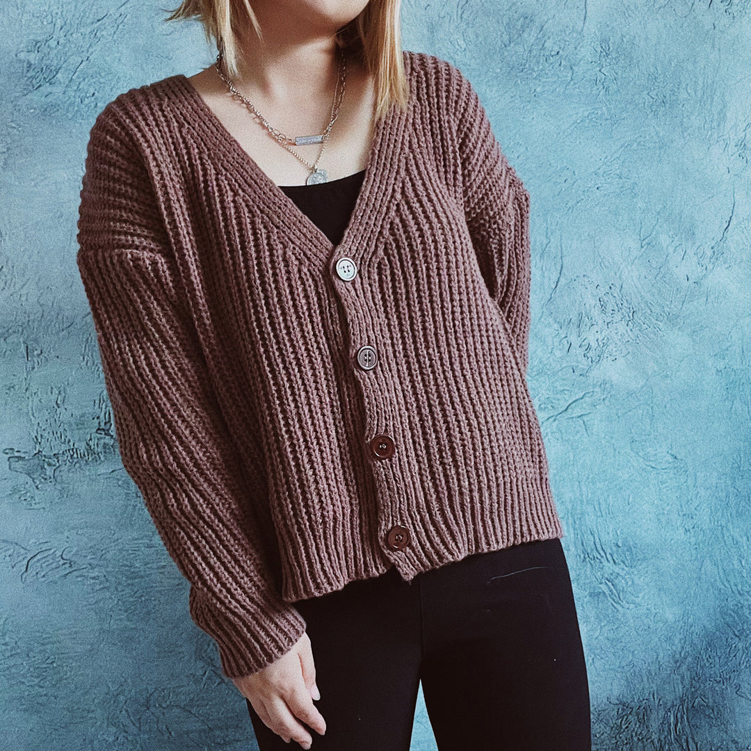 Damen kuschelige Strickjacke mit modernen Knopfdetails und weitem Schnitt Fudus