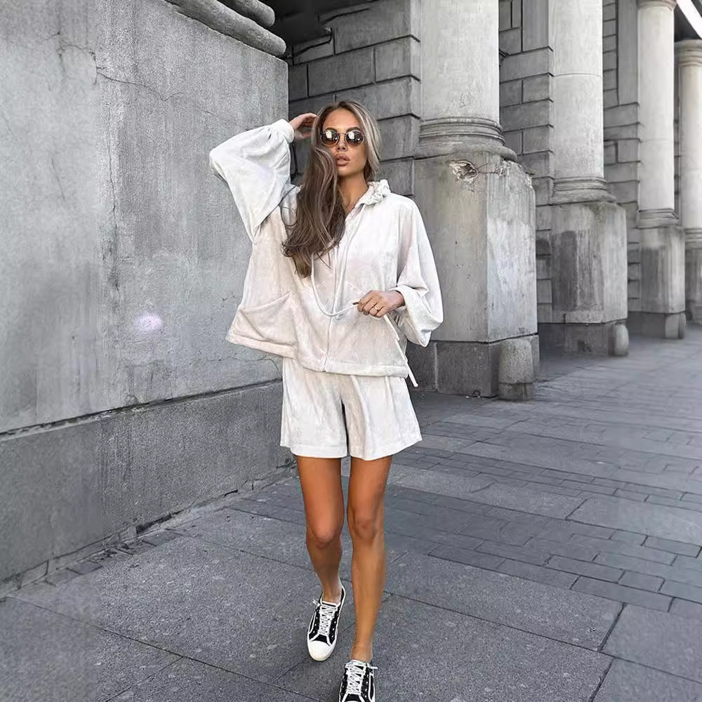 Damen kuschelige Veloursjacke mit kurzer Passform und Kapuze Fudus