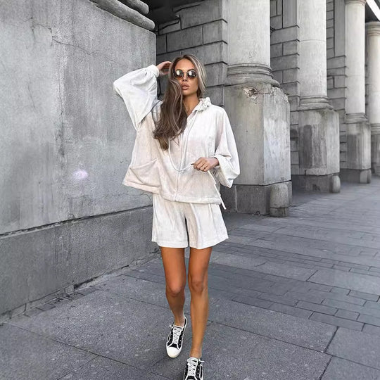 Damen kuschelige Veloursjacke mit kurzer Passform und Kapuze Fudus