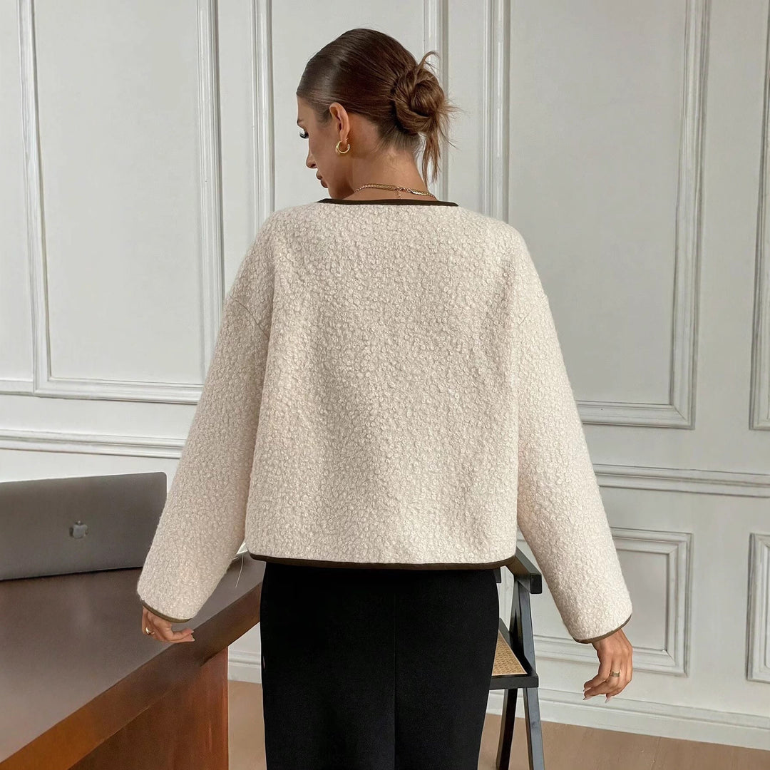 Damen Kuschelige Fleecejacke mit dekorativer Schnürung und praktischen Taschen Fudus