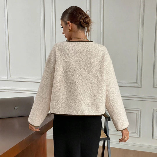 Damen Kuschelige Fleecejacke mit dekorativer Schnürung und praktischen Taschen Fudus