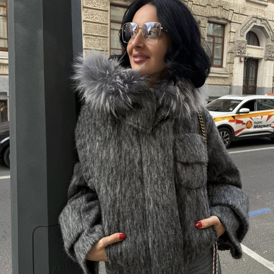 Damen Kunstfelljacke mit großzügigem Kragen und praktischen Taschen Fudus