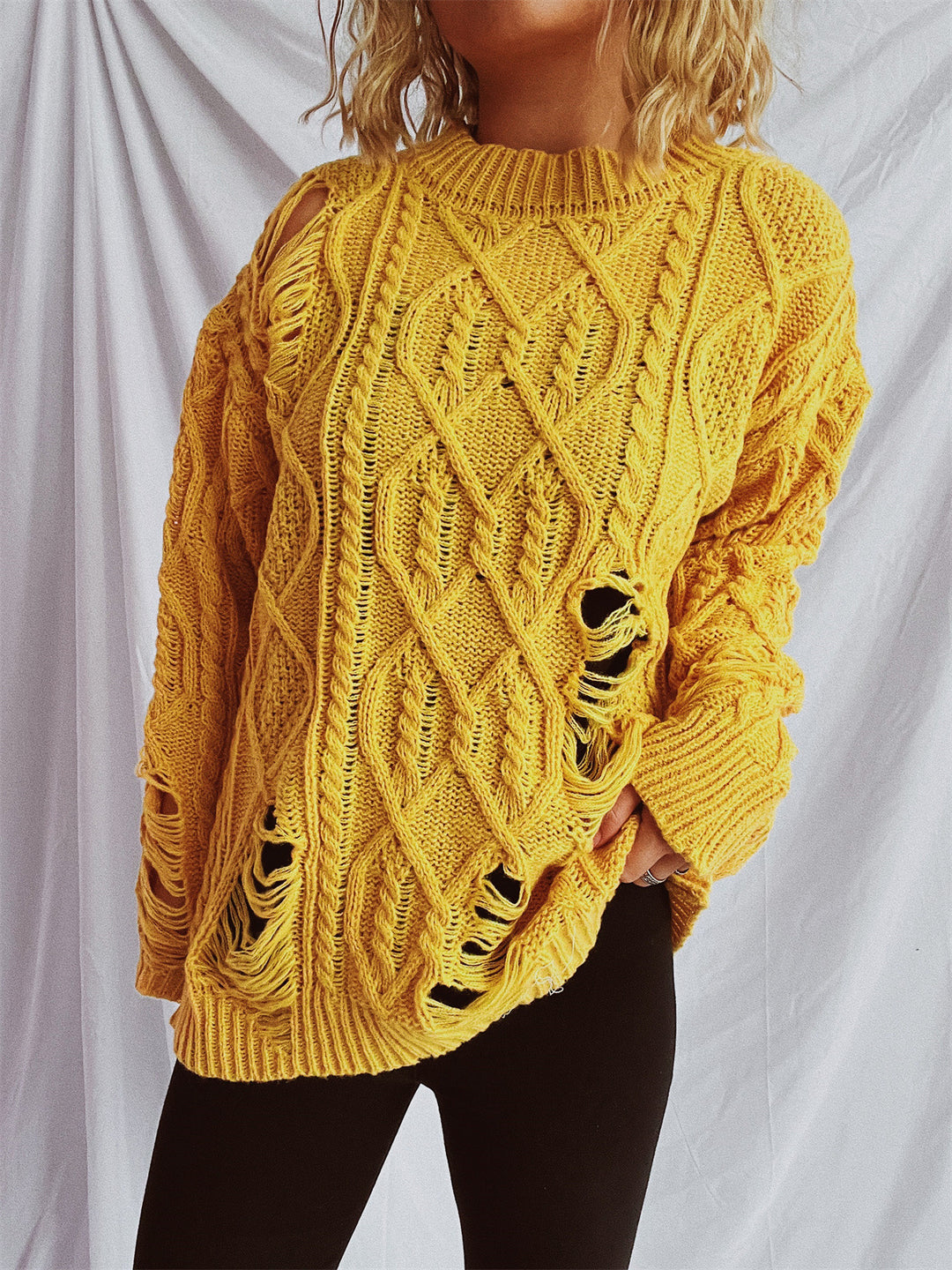 Damen Grobstrickpullover mit einzigartigem Zopfmuster und ausgefransten Details Fudus