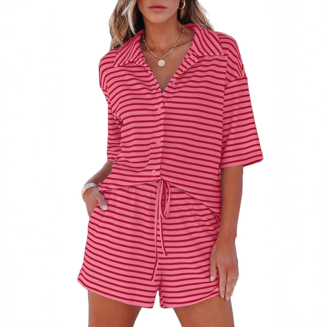 Damen kurzärmeliges Freizeitsset mit gestreiftem Oberteil und Shorts Fudus