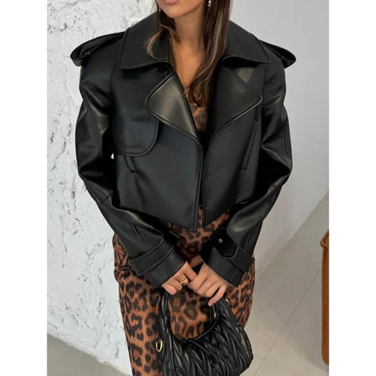 Damen Kurze Kunstlederjacke im Biker-Stil mit strukturierten Details Fudus