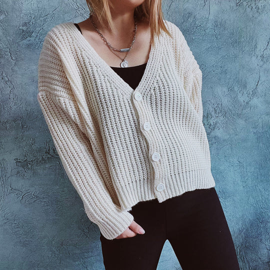 Damen kuschelige Strickjacke mit modernen Knopfdetails und weitem Schnitt Fudus