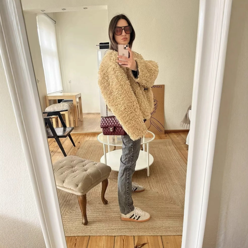 Damen Kunstfelljacke mit großzügigem Schnitt und Taschen Fudus