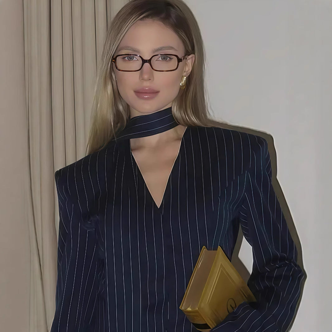 Damen Elegante gestreifte Bluse mit schmeichelndem V-Ausschnitt und schmalem Gürtel Fudus