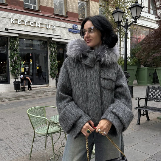 Damen Kunstfelljacke mit großzügigem Kragen und praktischen Taschen Fudus