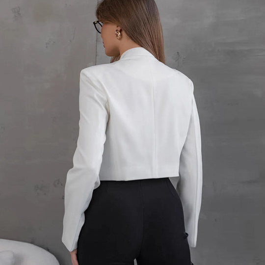 Damen Kurze Blazerjacke mit perlmuttschimmernden Knöpfen Fudus