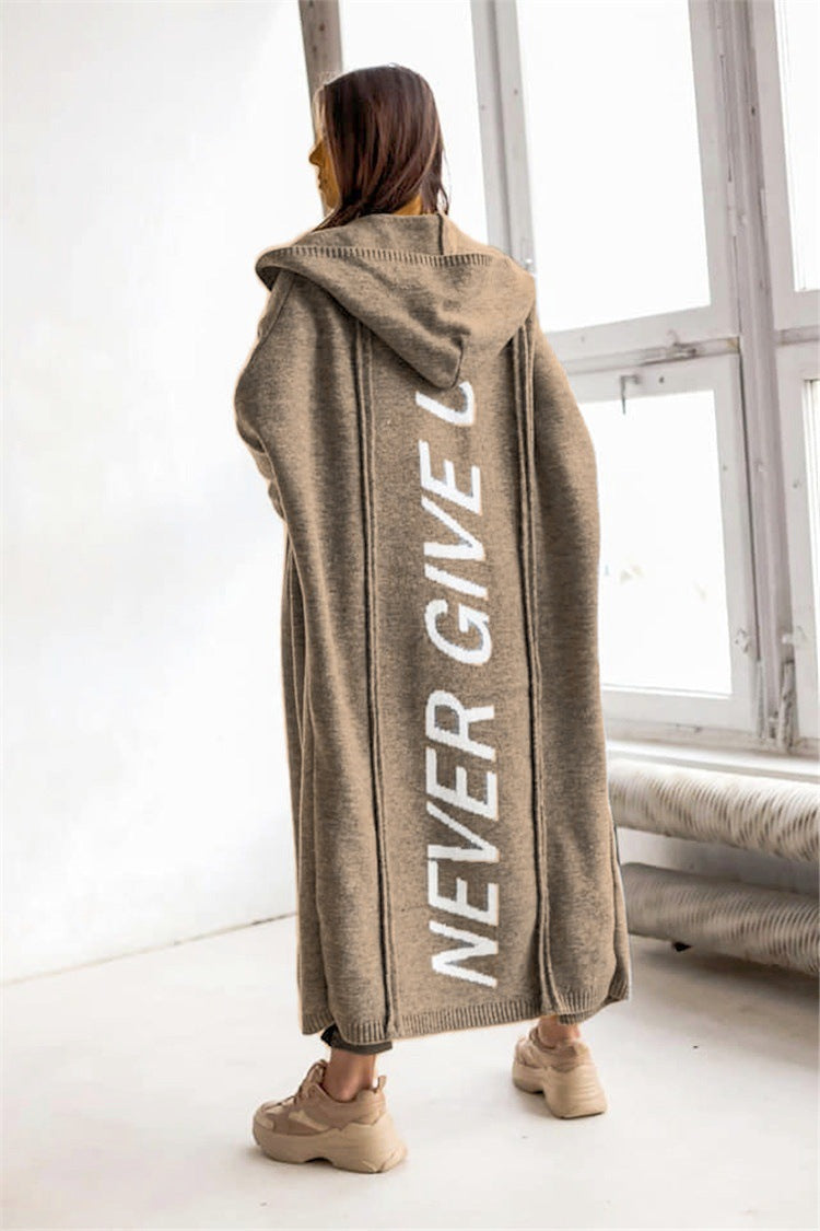 Damen Kapuzenponcho mit modernem Schriftzug Fudus