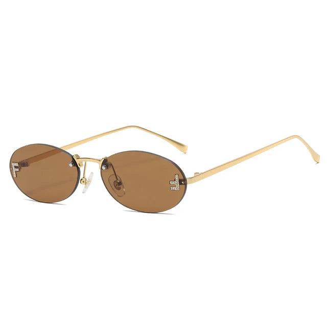Fudus | Ovale Sonnenbrille Mit Goldenen Akzenten Und Subtilen Steinen