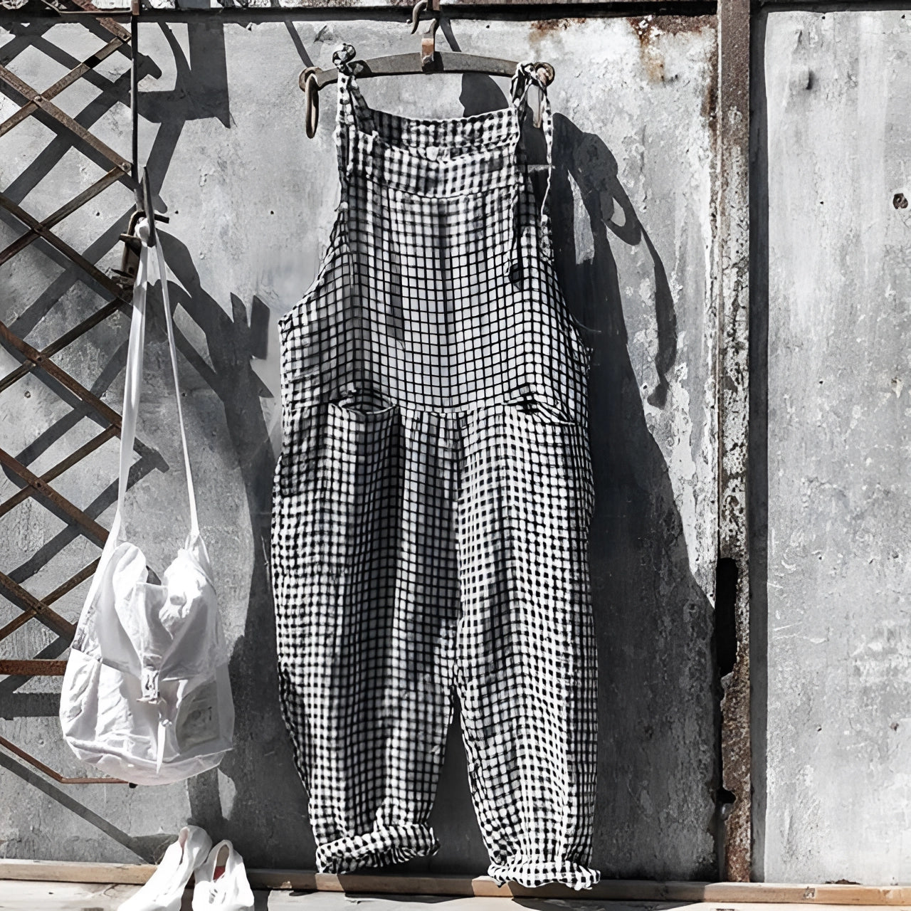 Fudus-weiße Vintage Latzhose - Unisex, verstellbar, mit Taschen