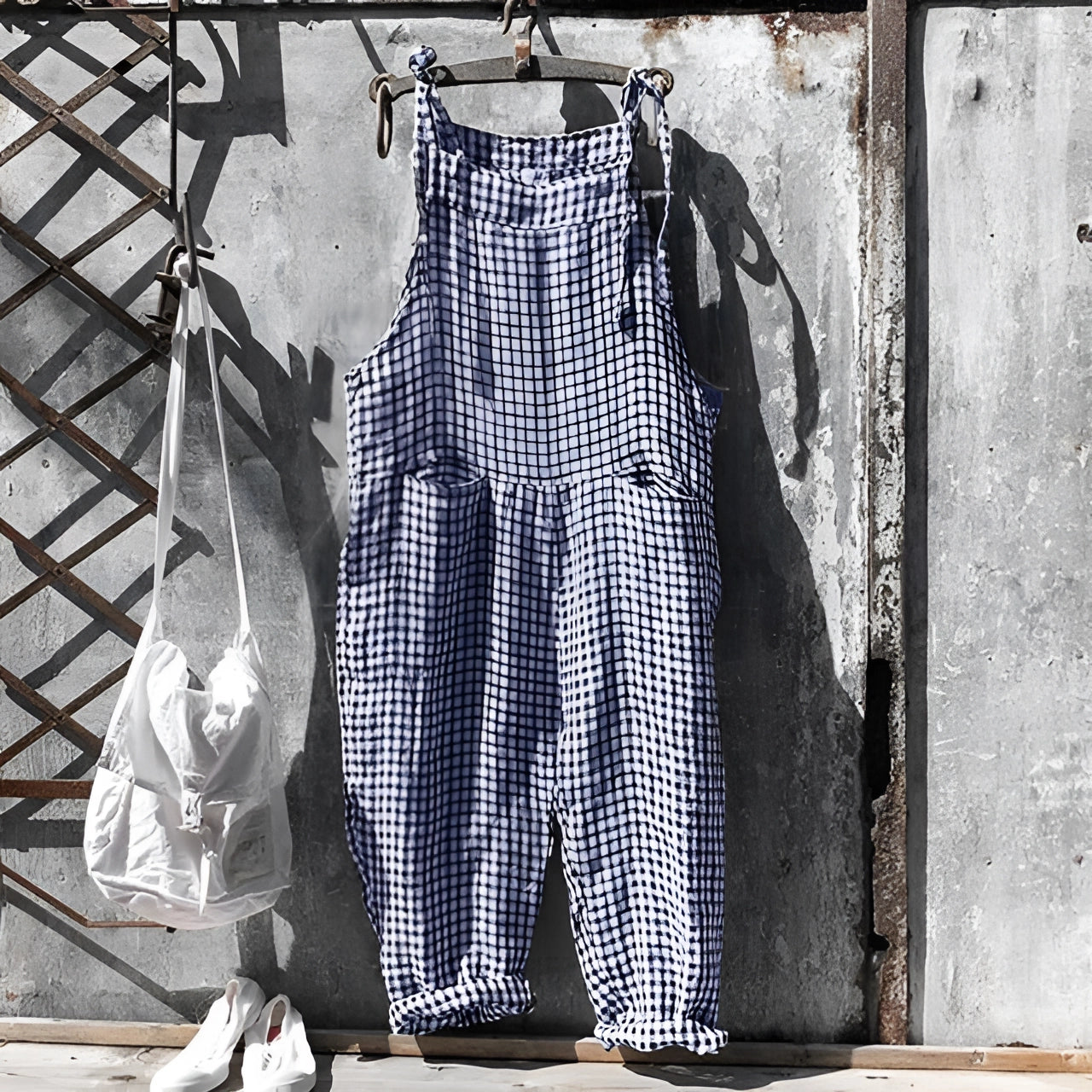 Fudus-weiße Vintage Latzhose - Unisex, verstellbar, mit Taschen