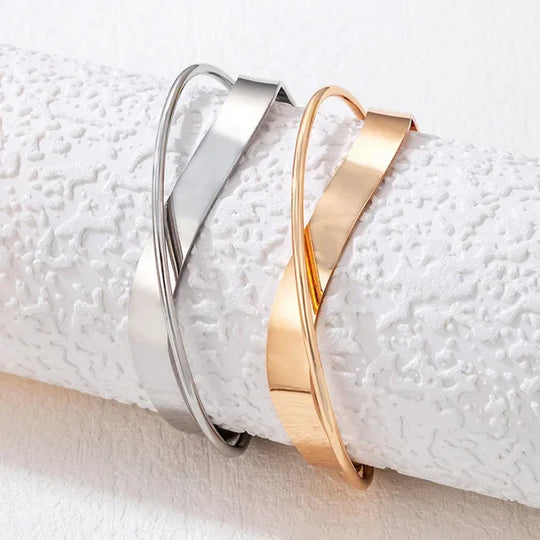 Goldfarbiges Mix Match Armband Elegant Vielseitig