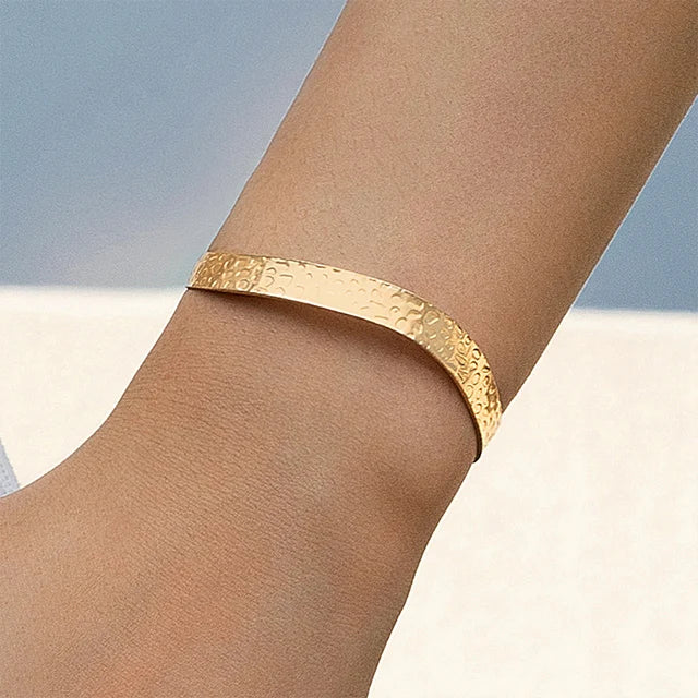 Goldfarbiges Mix Match Armband Elegant Vielseitig