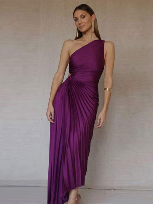 Plisseekleid mit Taillenausschnitt