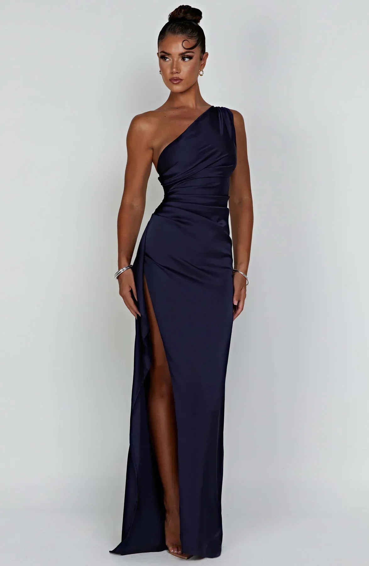 Fudus | Elegantes One Shoulder Satin Split Kleid