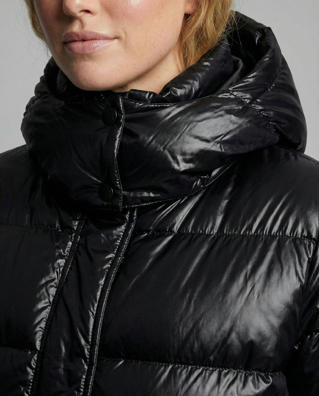 Damen sportliche Steppjacke mit Kapuze | Fudus