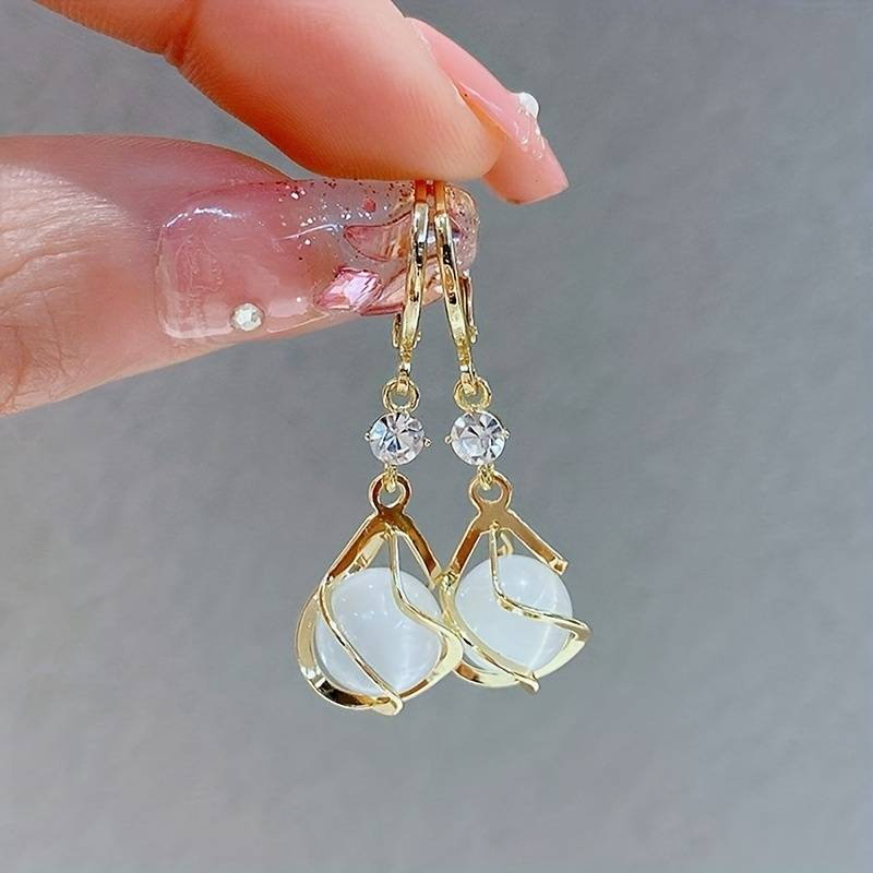 Damen Weiß Opal Baumelnde Goldene Ohrringe Elegant