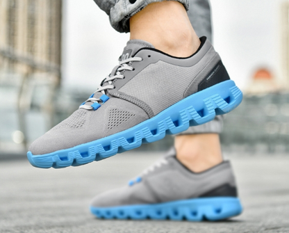 Schwarzer Sneaker mit Cloudtec Sohle