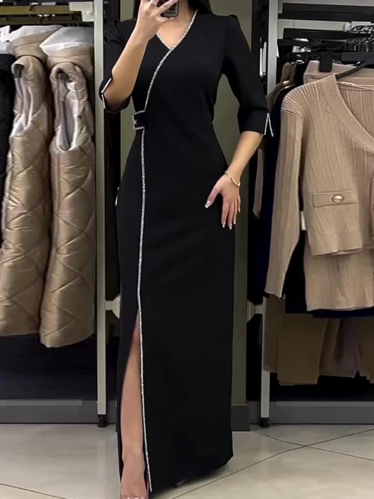 Fudus | Lange Schwarze Robe Mit Fransendetails Und Eleganter Brosche