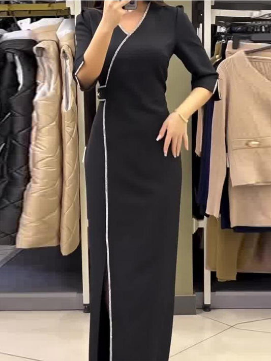 Fudus | Lange Schwarze Robe Mit Fransendetails Und Eleganter Brosche